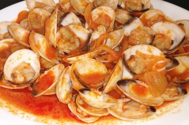 Clams in Fried Tomato Sauce