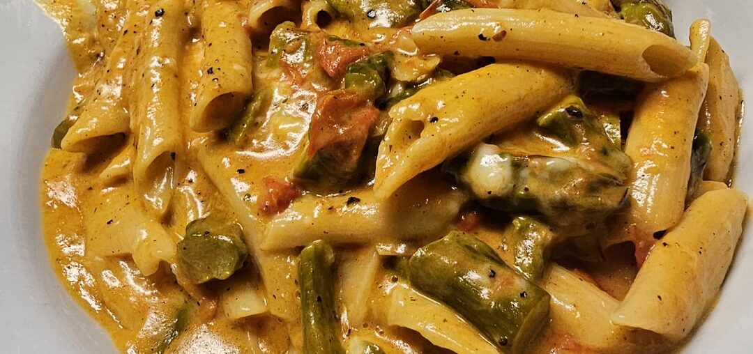 Penne at an asparagus and cherry tomato sauce