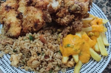 Broaster chicken + Chaufa rice + potatoes with ají sauce