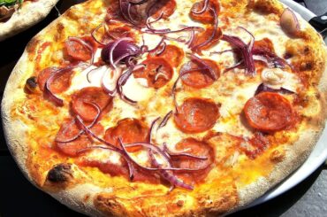 Pizza Siciliana (here: salami, onions, tomatoes, mozzarella, basil), served in the harbour of Constance, Germany ― which pizza for you? (Menu on pic 3)