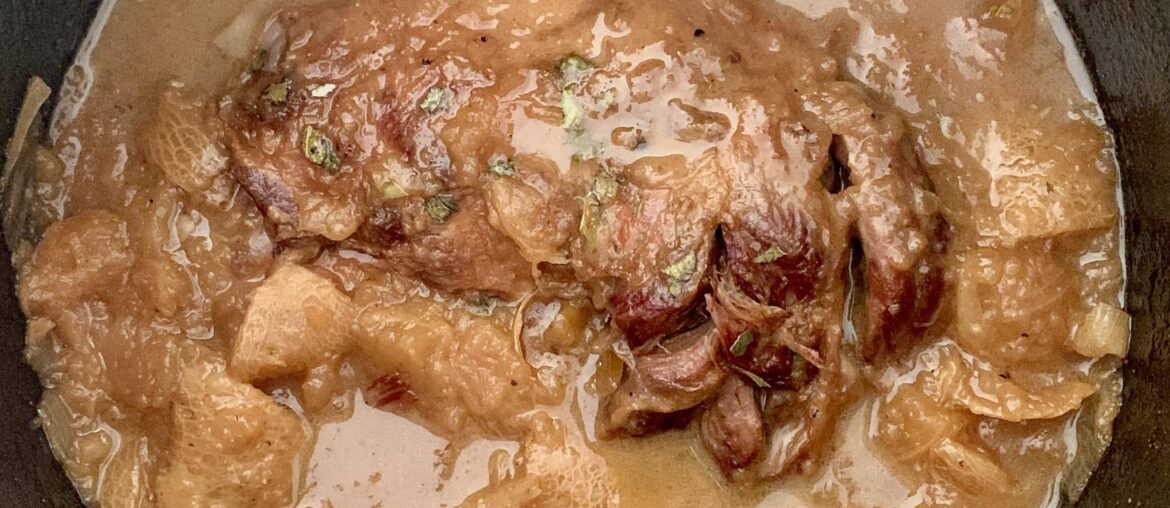 Épaule d’agneau confite à la fleur d’oranger, au miel et aux navets. Une recette qui m’a été inspirée par les odeurs des marchés de mon quartier parisien en ce moment. 🌙🍯😋