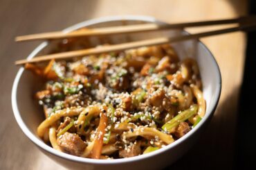 Ramen porc gingembre légume avec supplément chat.