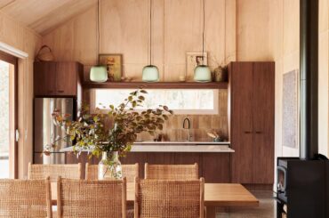 Tall ceiling kitchen in a converted shed house, Red Hill, Mornington Peninsula in Melbourne, Australia [5625x7313]
