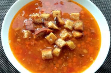 American bean soup made from smoked ribs St. Louis made in a slow cooker for 9 hours and potato pancakes - some with smoked cheese - baked in the oven and a spicy Saba dip and Sriracha sauce. The ribs were marinated in garlic, smoked salt and liquid smoke from white Australian walnut 🤤