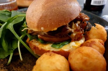 Burger pulled pork with pomme dauphine