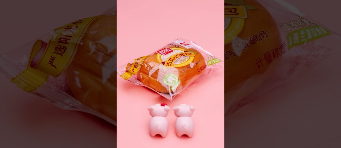 Lovely and fun piggy couple eat French bread.#stopmotion #pig #cute #eat #shorts #fyp