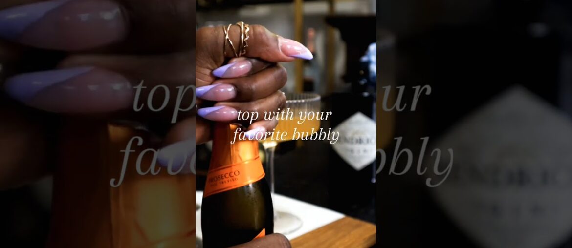 Amaretto French 75 #cocktail #drinkrecipes