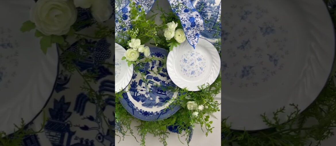 Vintage French Country style dining room wreath #frenchcountrydecor #homedecor #wreaths #vintage