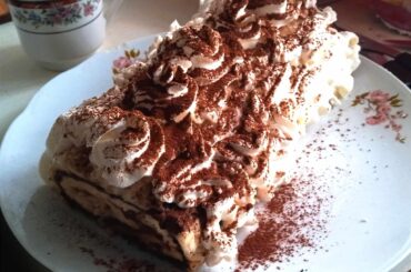 Tiramisu roll cake