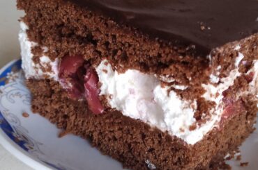 Brownie with whipped cream in the middle