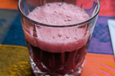 I made fizzy agua de Jamaica (hibiscus iced tea) with water kefir.