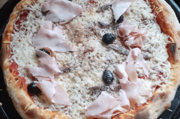 Pizzas au jambon cru
