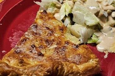 Cheese and onion Wähe with a side salad