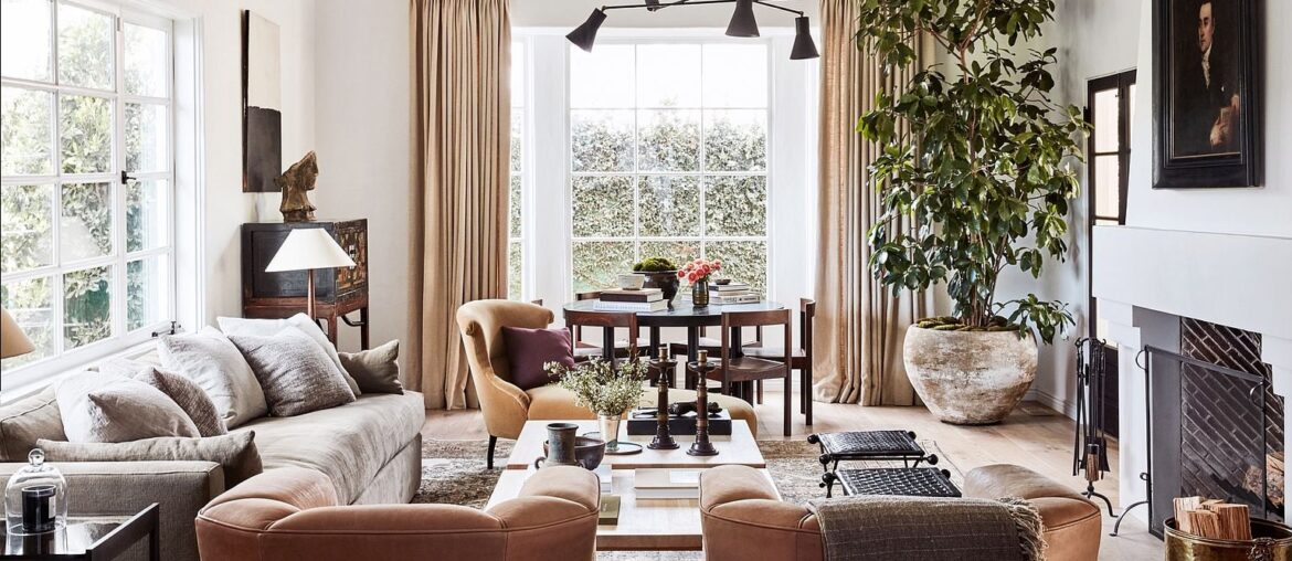 Spanish style living room in Los Angeles [1536 x 1024]