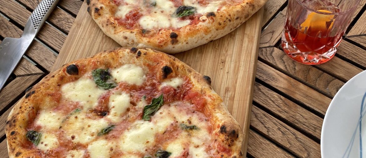 Neapolitan style pizza Margerita