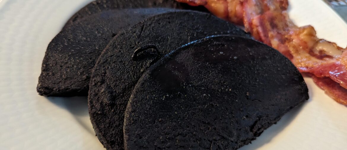 Bllodpudding, sidepork, and lingonberry jam