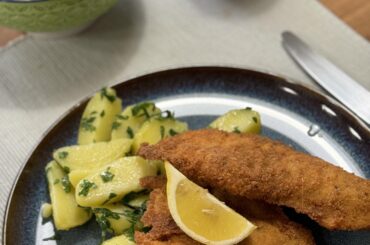 Tonight’s dinner : chicken schnitzel with parsley potatoes