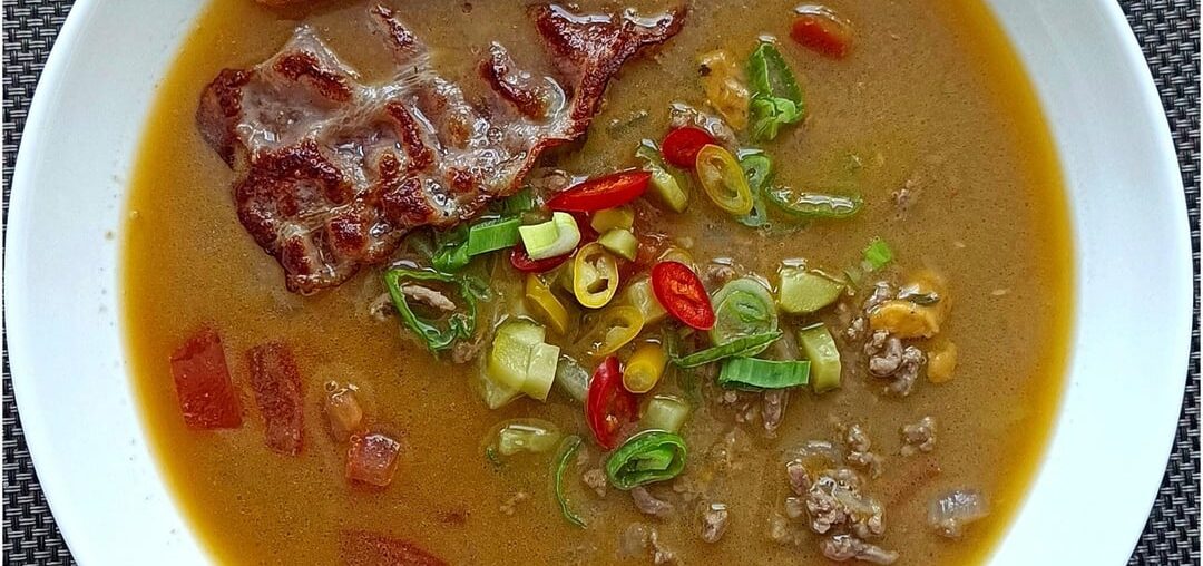 Today I decided to try real American cuisine here in the Czech Republic... Cheeseburger Soup and Roasted Garlic Lemon Chicken and Potatoes. It's delicious 😋 Good day everyone 🌞