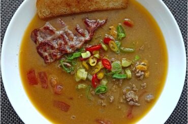 Today I decided to try real American cuisine here in the Czech Republic... Cheeseburger Soup and Roasted Garlic Lemon Chicken and Potatoes. It's delicious 😋 Good day everyone 🌞