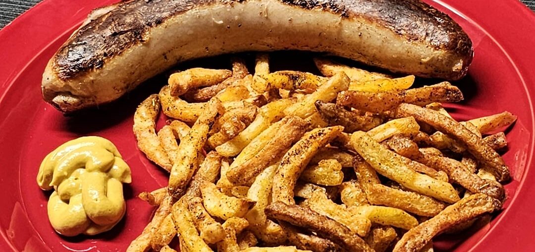 Swiss bratwurst with airfried homemade fries [NSFSG, because the St. Gallen purists will claim that the sausage is so perfect that it certainly doesn't need mustard]