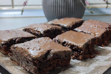 Honey heart cake without milk and eggs