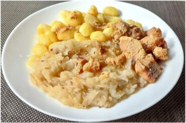 Today's late lunch after the night shift 👨‍🔧 Pork cubes on garlic 🧄 cabbage with homemade bacon 🥓 and the side dish was wasted 🤫 Potato gnocchi from Lidl 😁 Have a great Saturday 🍻 and we're going to cheer in the evening‼️ 🇨🇿 🏒🥅 🇬🇧