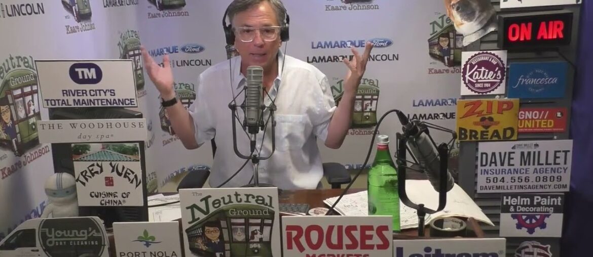 Photo of Mayor Cantrell and NOPD Officer Vappie on French Quarter restaurant balcony is a problem