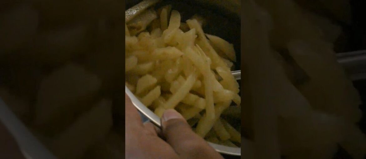 Crispy Homemade French Fries Recipe - Easy & Delicious!