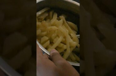 Crispy Homemade French Fries Recipe - Easy & Delicious!