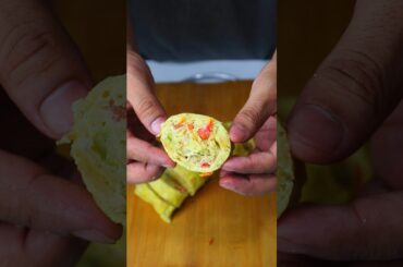 Ap nay kabi aisa Omelette Roll banaya hai??? #asmr #shorts