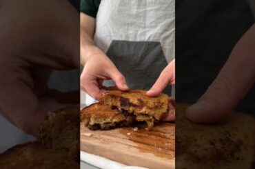 Shredded beef and caramelised onion sandwich #pulledbeef #shorts #food #yummy #bread #sandwich