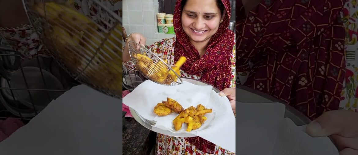 momos ki craving mitane ke liye ghar par banaye mast pakode #minivlog #shortvideo #recepies #pakora momos ki craving mitane ke liye ghar par banaye mast pakode #minivlog #shortvideo #recepies #pakora