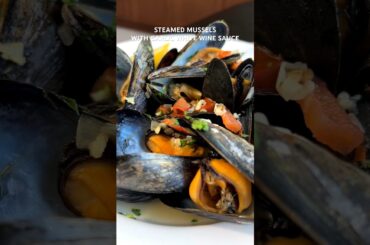 Easy Steamed Mussels in Garlic White Wine Sauce #shorts