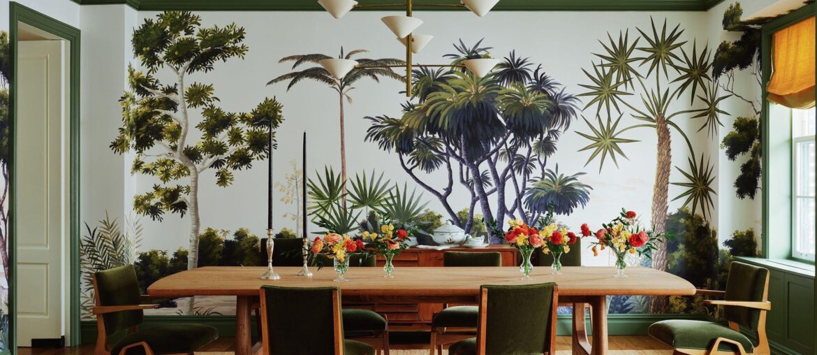 Tropical mural in the dining room of a renovated 1920s Park Avenue apartment, Manhattan, New York City [2500x1875]