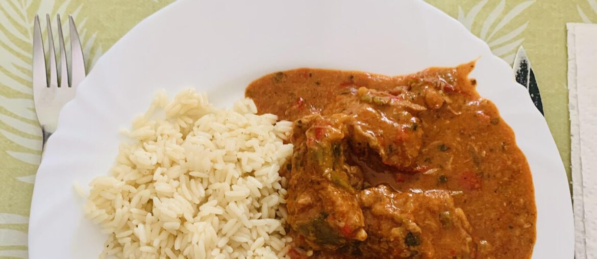 À midi, j’avais cuisiné un sauté de veau au paprika. 🌶️ Je suis heureuse d’être enfin sortie de l’hôpital et de retrouver mes fourneaux après plus de trois semaines. Le plat était pour mes ami·e·s car, pour moi, c’est régime obligatoire. 😭 L’essentiel, c’est que la recette ait été appréciée. 😉