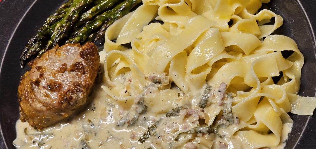 Fillet medallions with fettuccine, asparagus and cherry tomatoes in a cream sauce with plenty of fresh sage