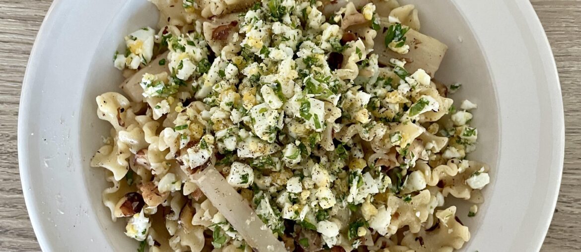 Pâtes aux asperges et aux noisettes