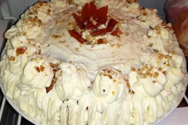 Torta with caramelized nuts