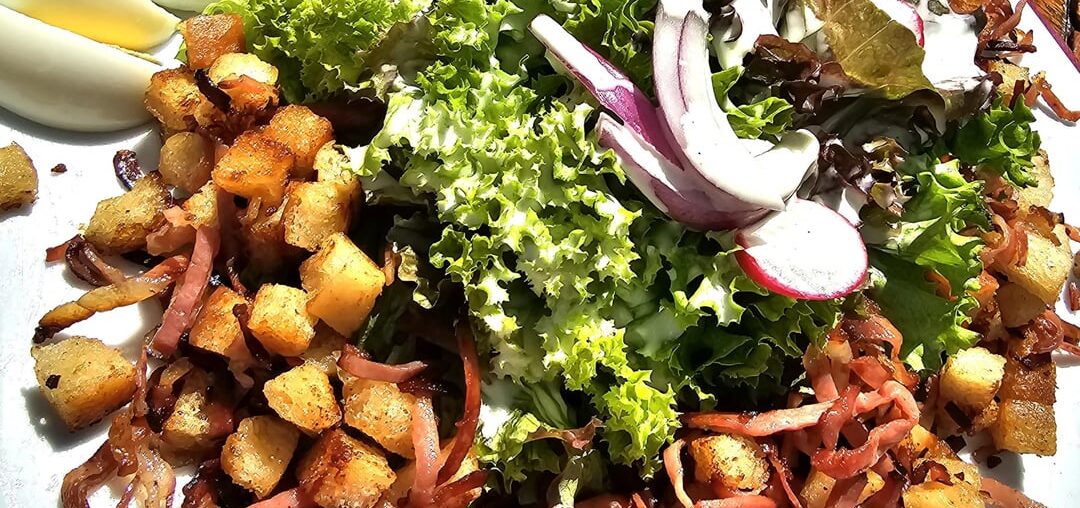 Pic 1: Mixed salad with fried bacon cubes and croûtons ― Pic 2: Mixed salad with smoked salmon, prawns, smoked turkey ― BaWü (Germany)