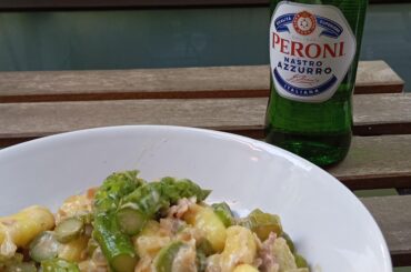 Gnocchi con asparagi e speck