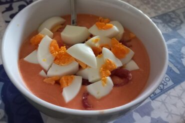 Salmorejo with jamón and hard boiled egg