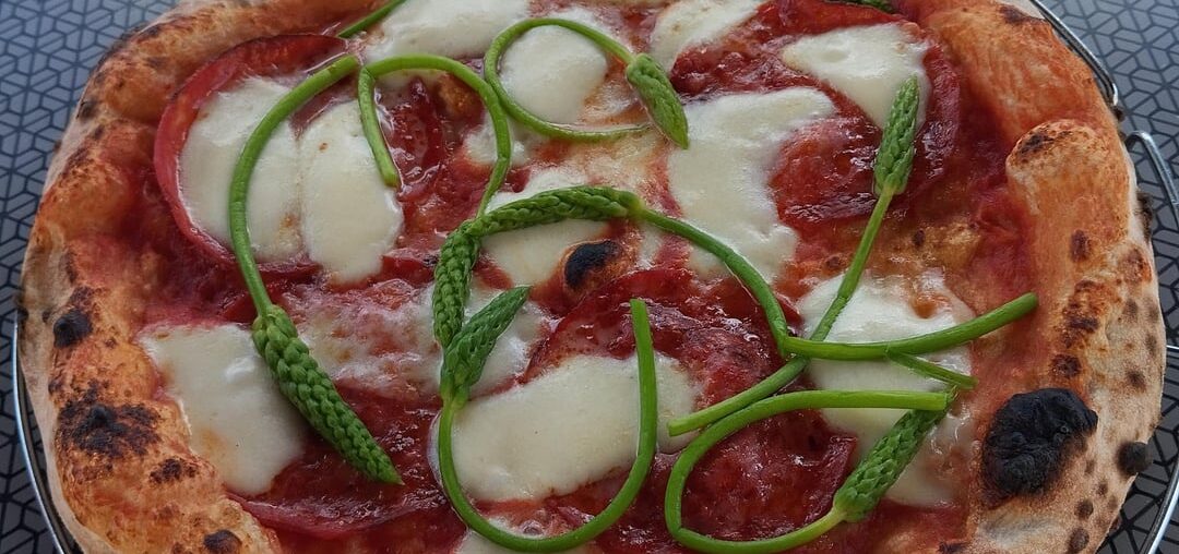 Pizza chorizo & aspergette des bois