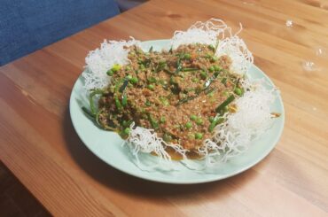 i made ma yi shang shu (ants crawling up a tree)