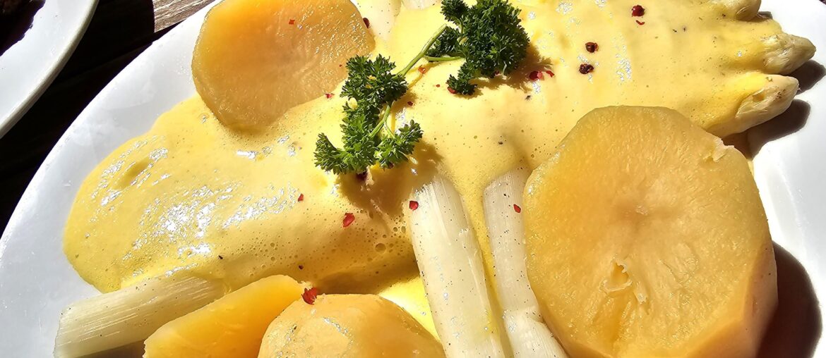Asparagus with hollandaise and boiled potatoes (Lake Constance, Germany)