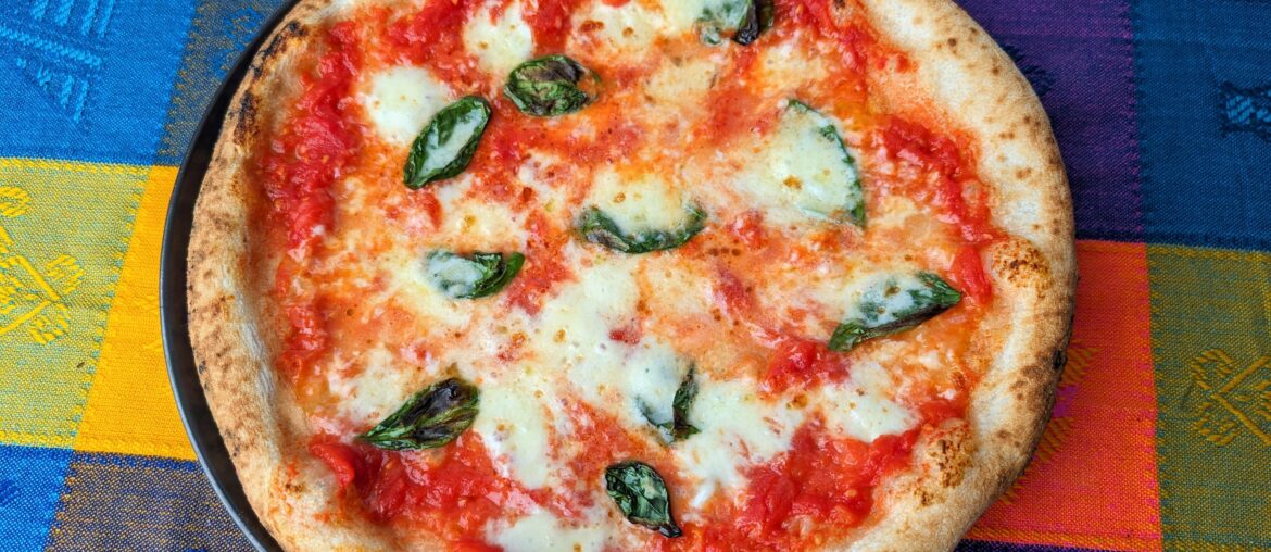 Classic neapolitan pizza (Enzo Coccia style)