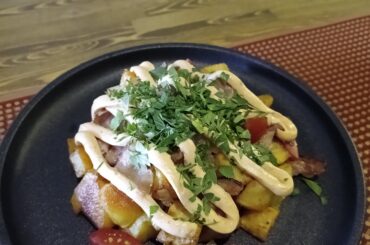 Le staff avait faim, j'ai fait des patatas type bravas.