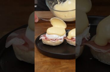 Rich & Creamy Hollandaise Sauce