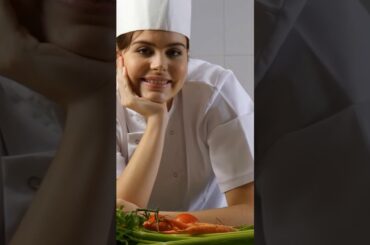 @Tunedofficiel, #Le Petit Chef is a French native, #Paris, restaurant close to Arc de Triomphe,.