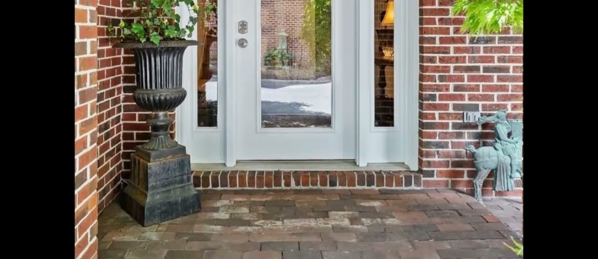 RE/MAX Distinctive - 130 Chesterfield Pl SW