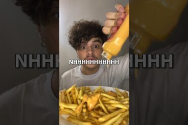 FRENCH FRIES AND COCKTAIL SAUCE?!?! #frenchfries #cocktailsauce  #kfc #food #funny #mukbang #asmr